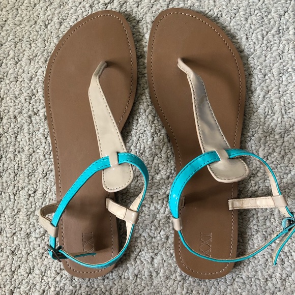 🎁 FWP Forever21 Thong Sandals Sz9 Nude Turquoise - Picture 1 of 2
